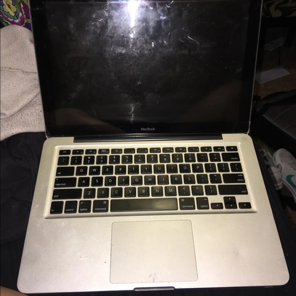 Macbook - Picture 1 of 4